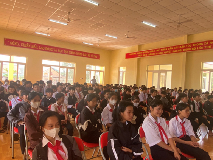 Huyện đoàn Ea H’Lep tổ chức chương trình giáo dục truyền thống và tuyên truyền Luật trẻ em cho đội viên